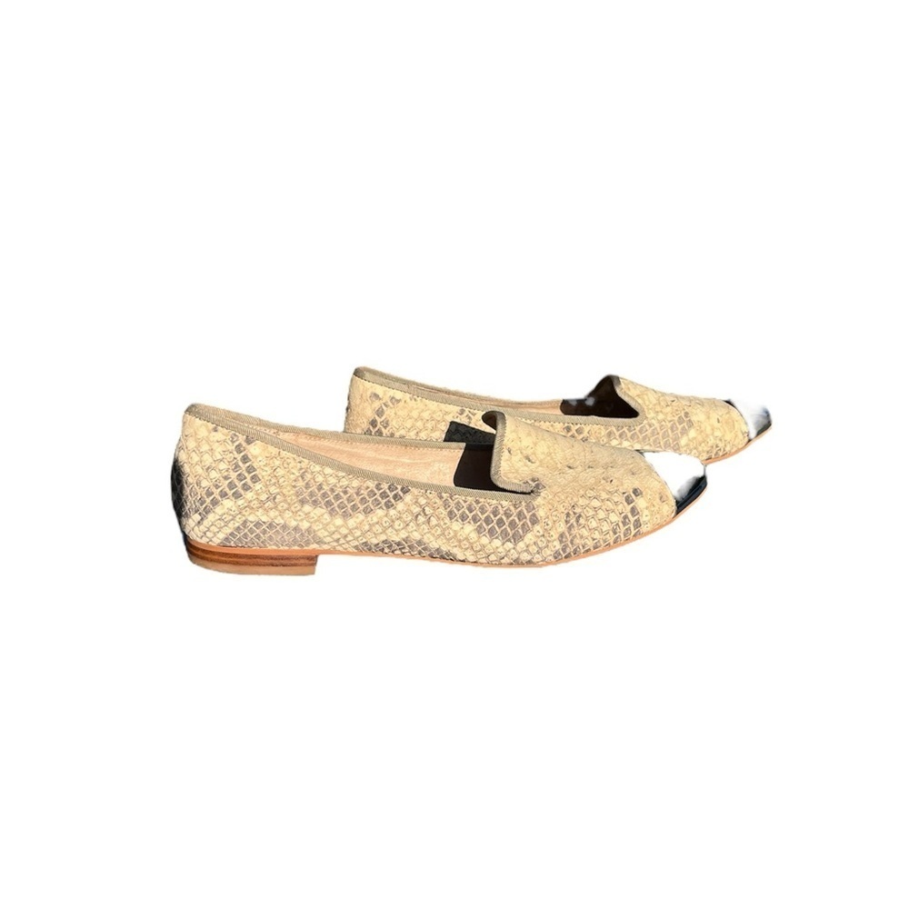 Women’s cream color, alligator low heel silver toe shoes by Sam Edelman 10